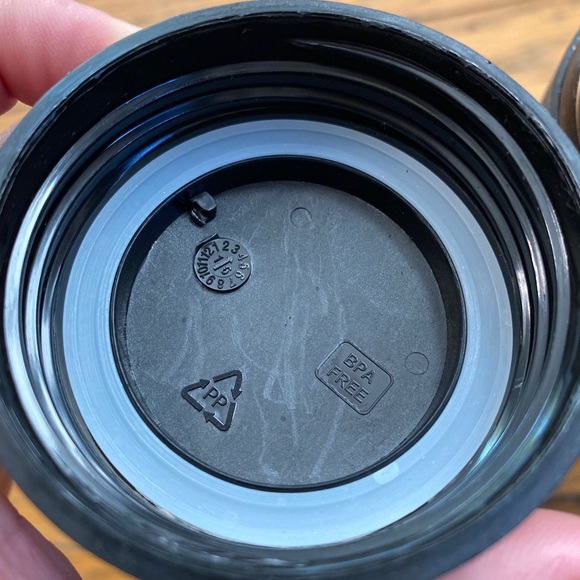 Set of 2 Peloton 16oz Silicone Sleeve Glass Water Bottles - Picture 4 of 5